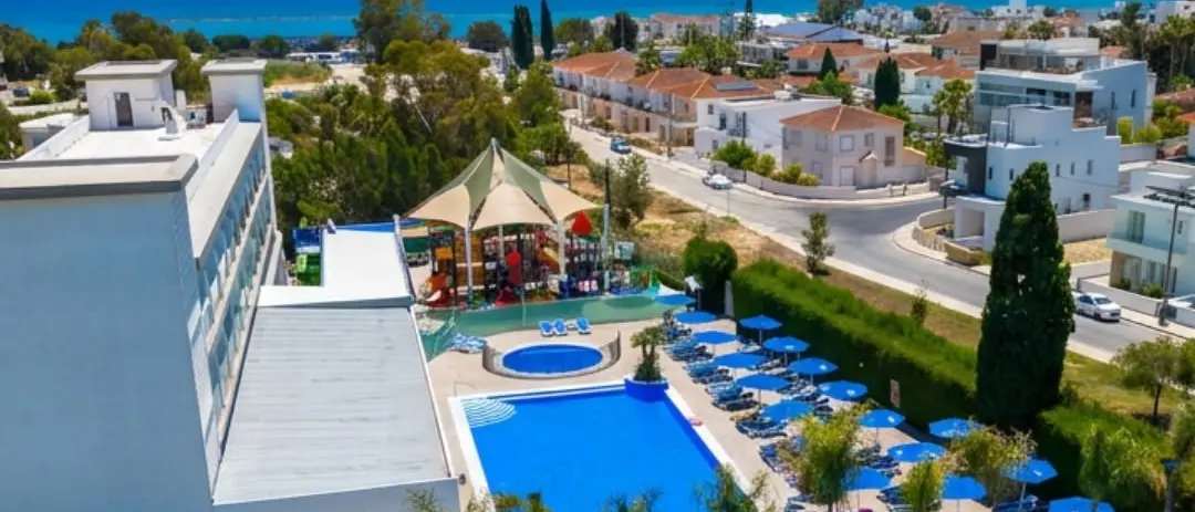 Aerial view of the hotel, pool and padel courts