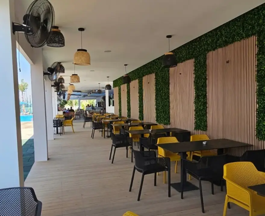 The covered terrace of the lounge